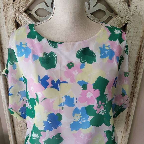 Joseph A. Women's Short Sleeve Dolman Blouson Banded Blouse Top in Pastel Floral - Picture 3 of 11